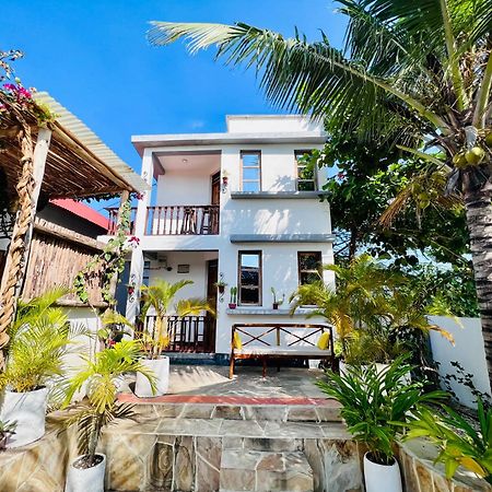 Barabara House Bed & Breakfast จัมเบียนี ภายนอก รูปภาพ