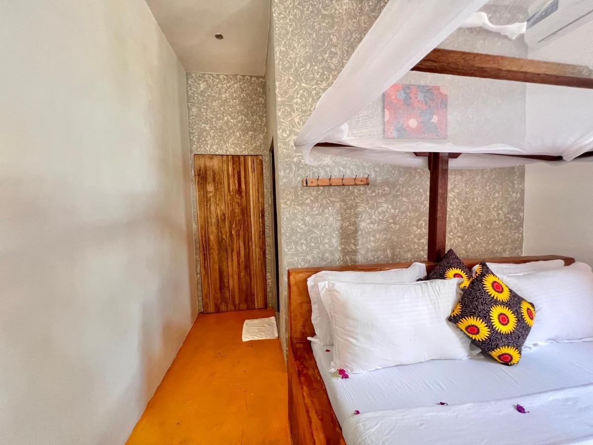 Barabara House Bed & Breakfast จัมเบียนี ภายนอก รูปภาพ