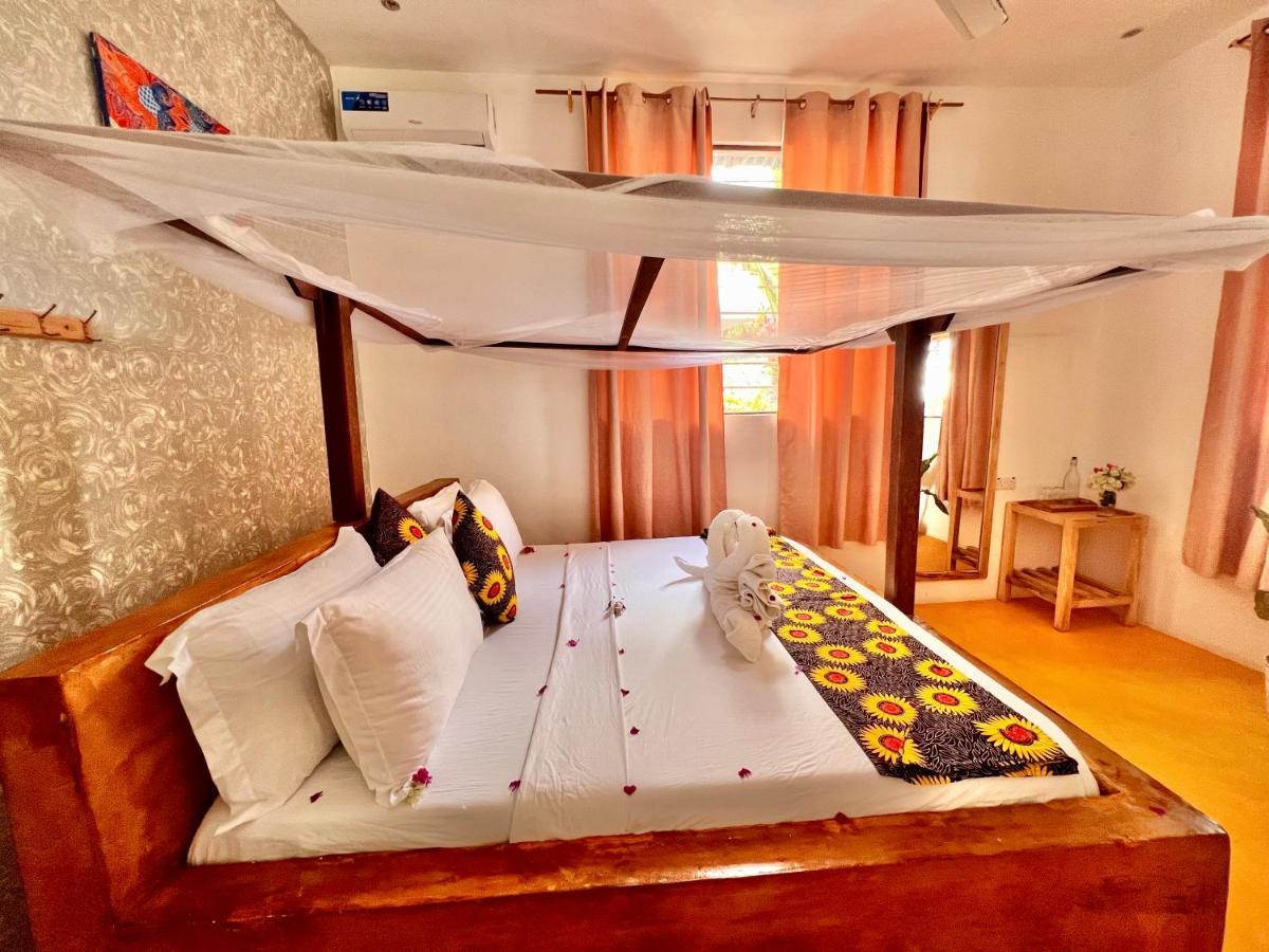 Barabara House Bed & Breakfast จัมเบียนี ภายนอก รูปภาพ