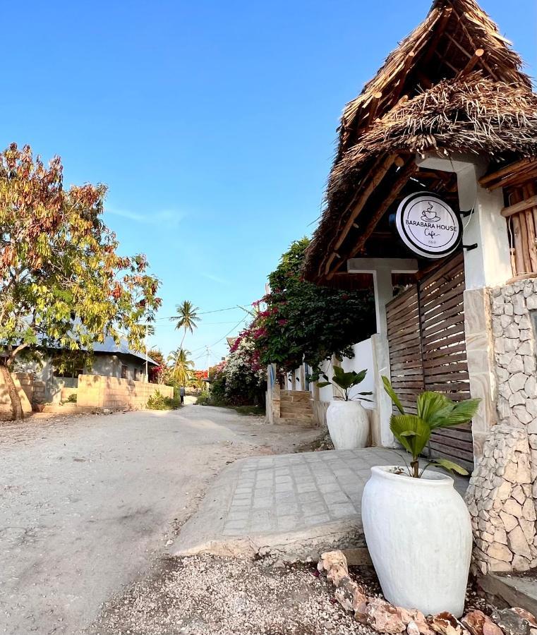 Barabara House Bed & Breakfast จัมเบียนี ภายนอก รูปภาพ