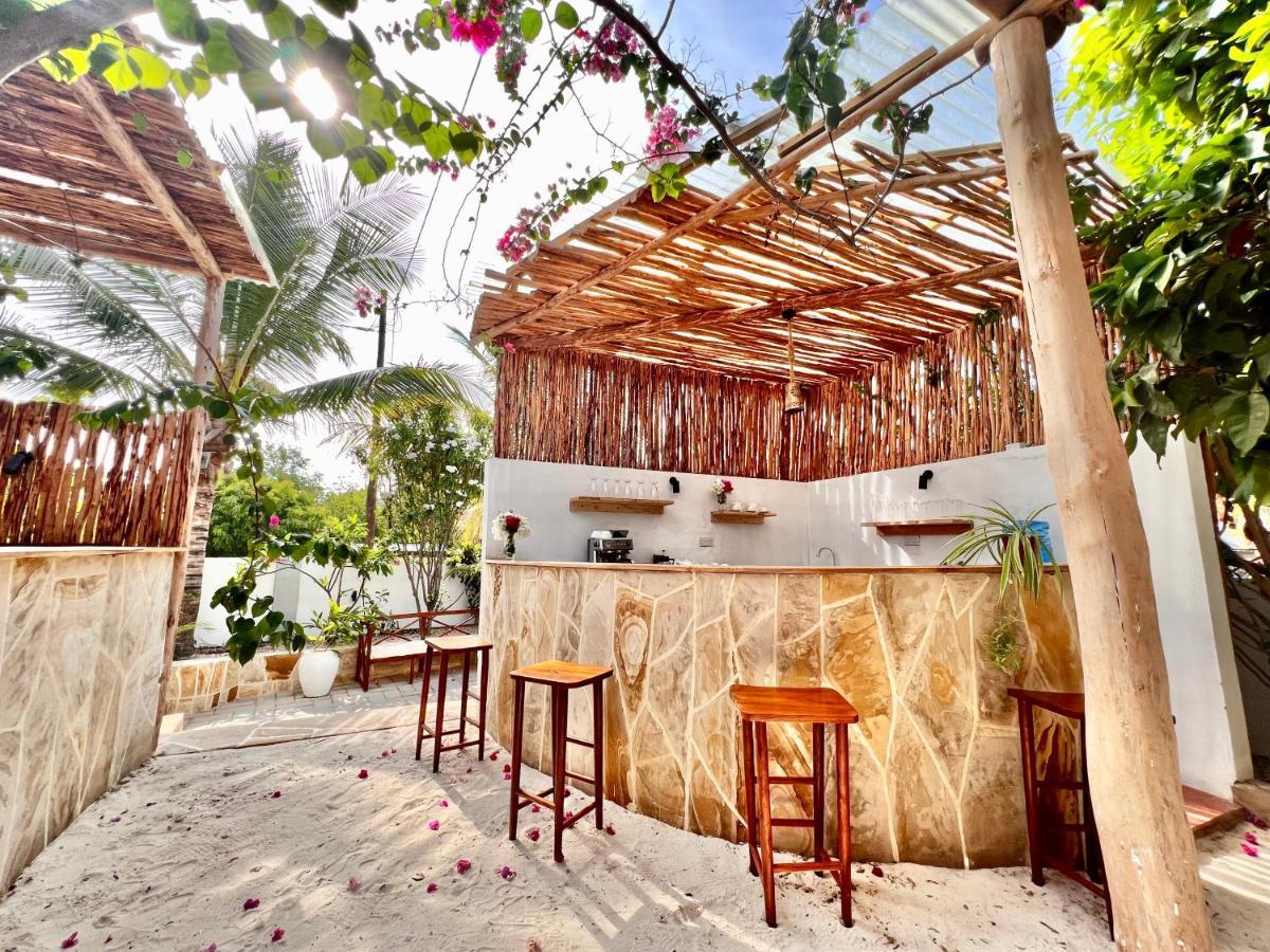 Barabara House Bed & Breakfast จัมเบียนี ภายนอก รูปภาพ