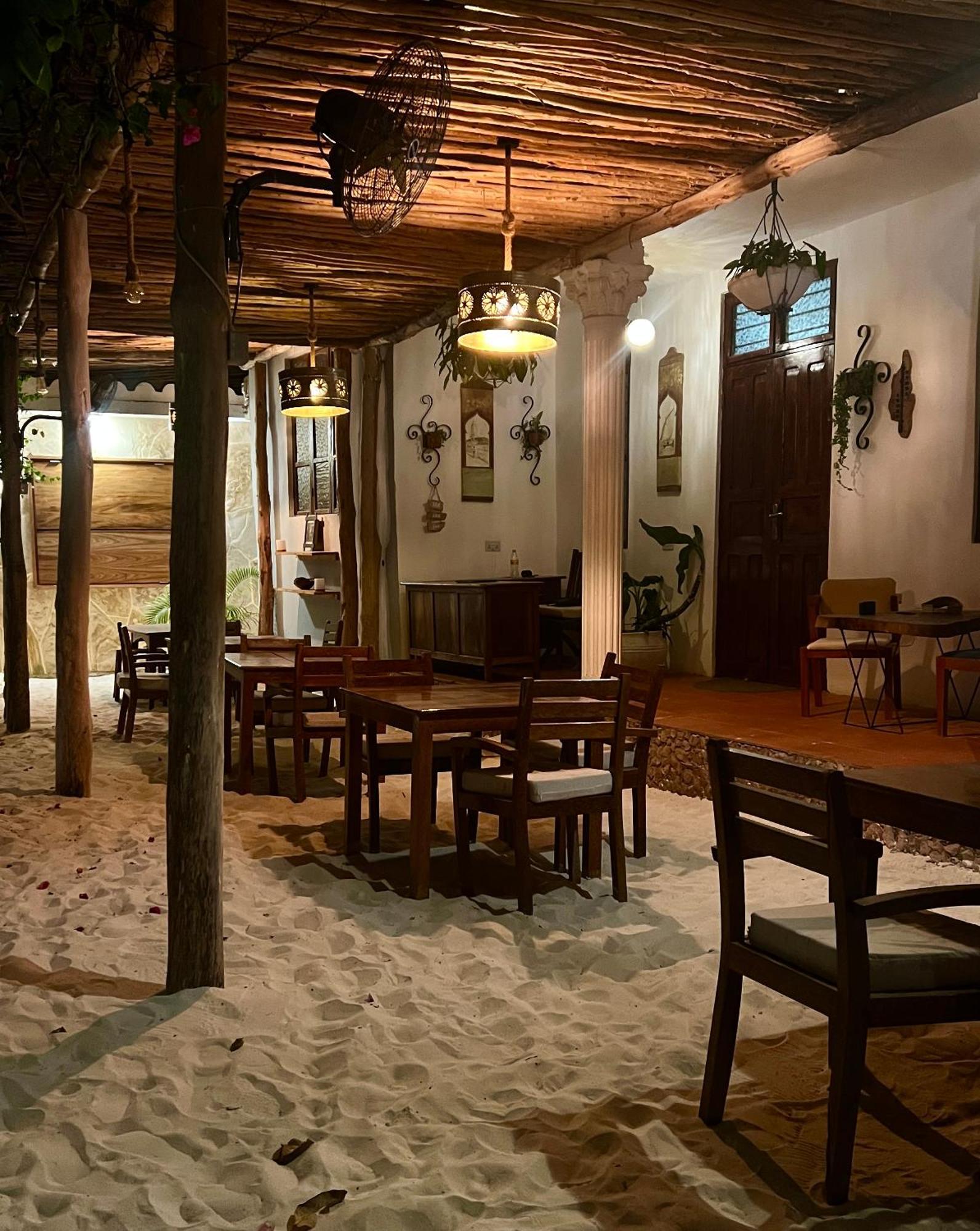 Barabara House Bed & Breakfast จัมเบียนี ภายนอก รูปภาพ