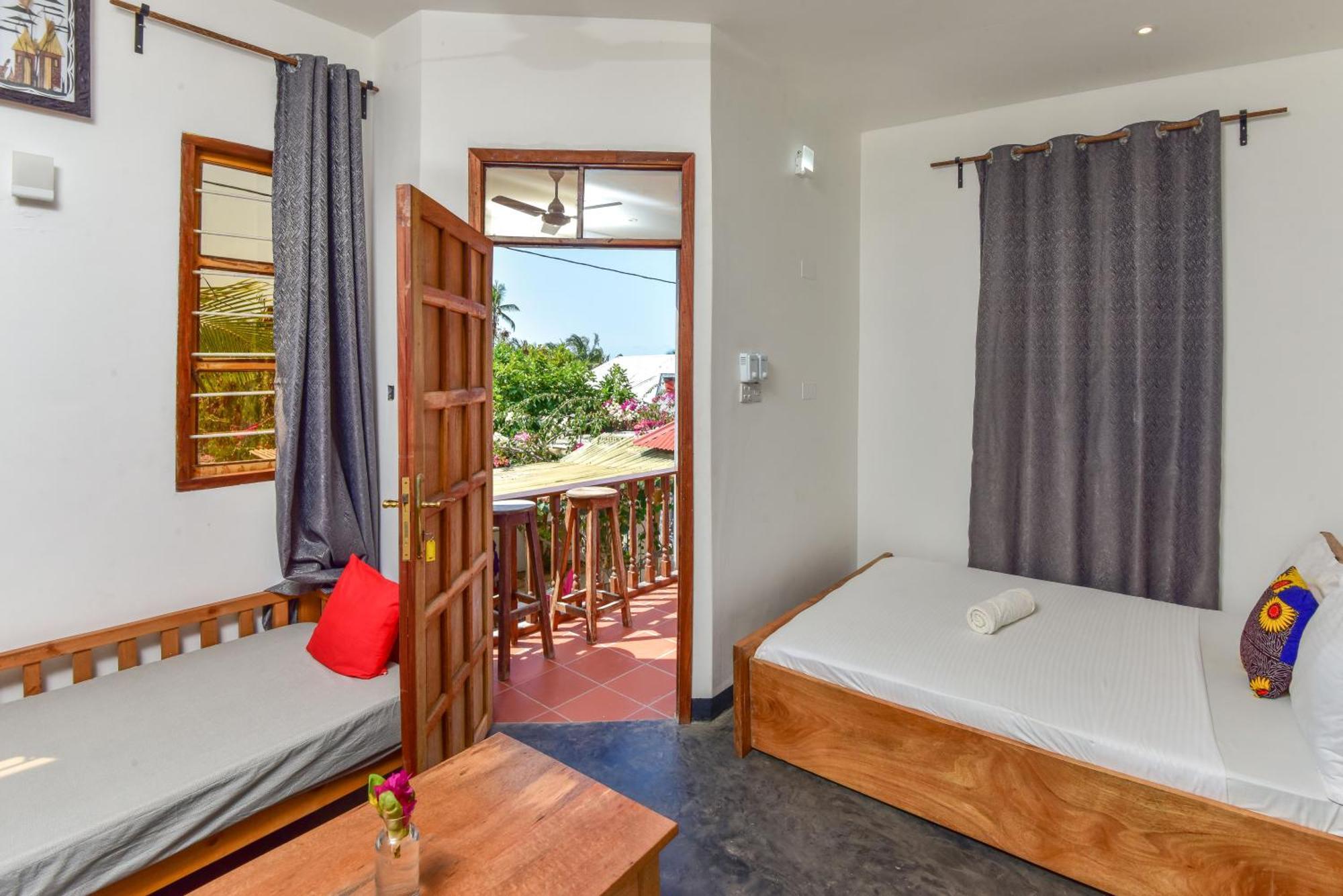 Barabara House Bed & Breakfast จัมเบียนี ภายนอก รูปภาพ