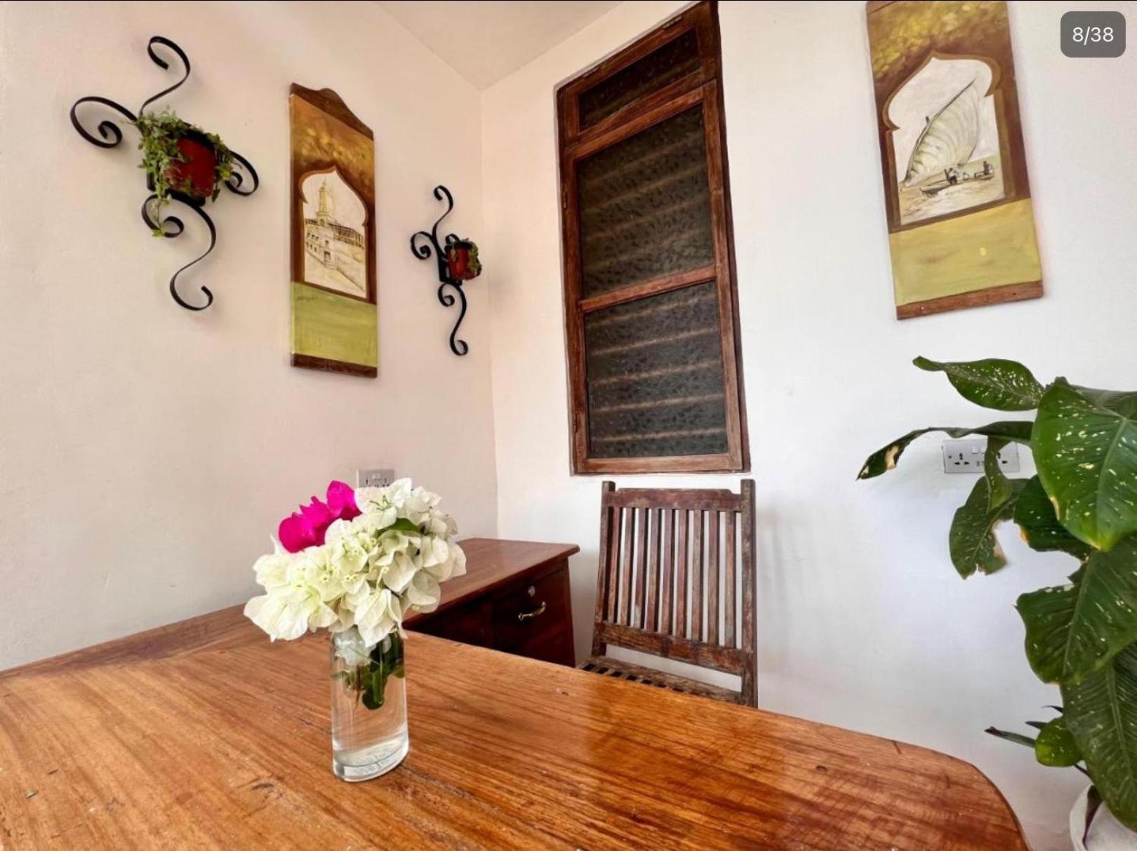 Barabara House Bed & Breakfast จัมเบียนี ภายนอก รูปภาพ
