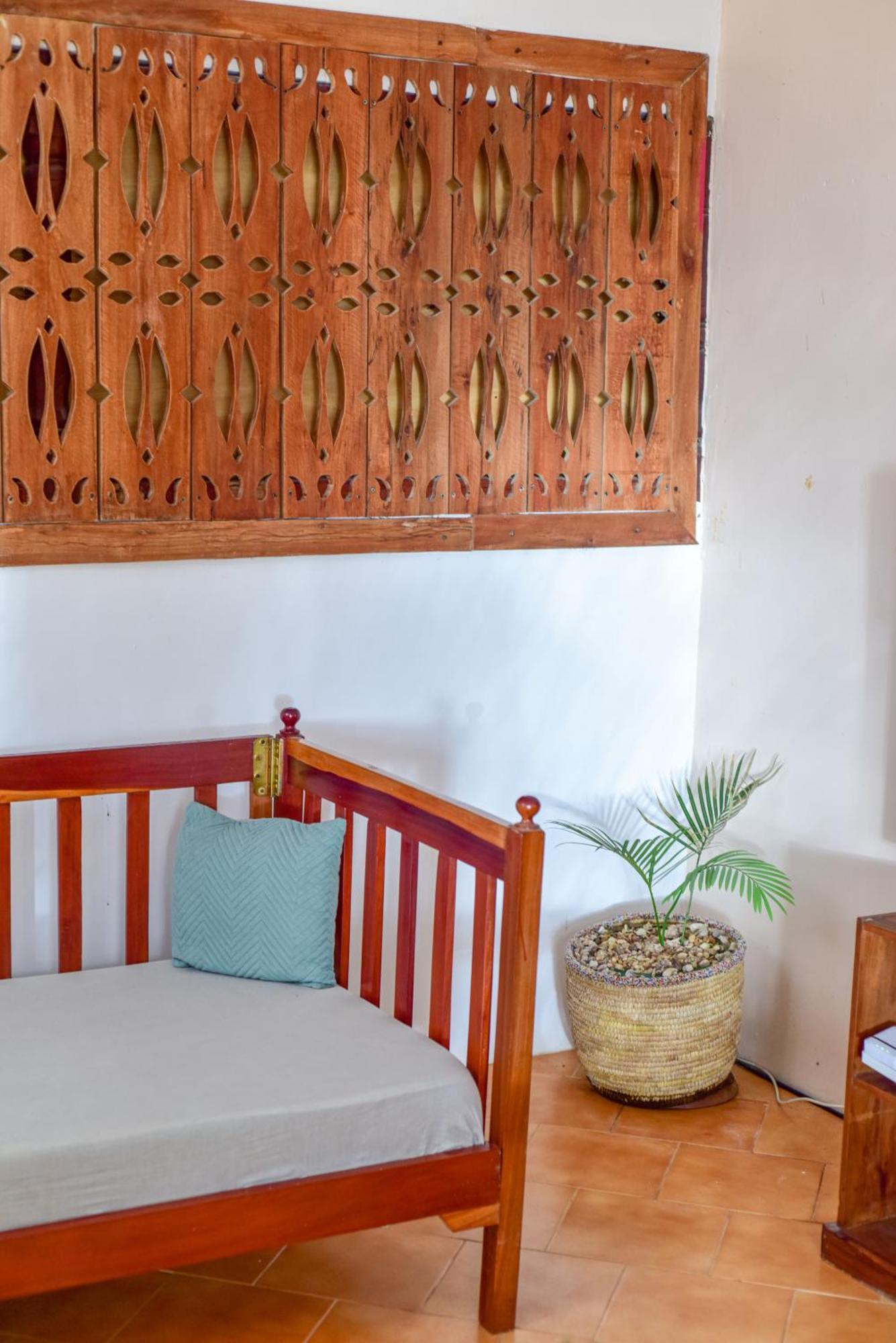 Barabara House Bed & Breakfast จัมเบียนี ภายนอก รูปภาพ