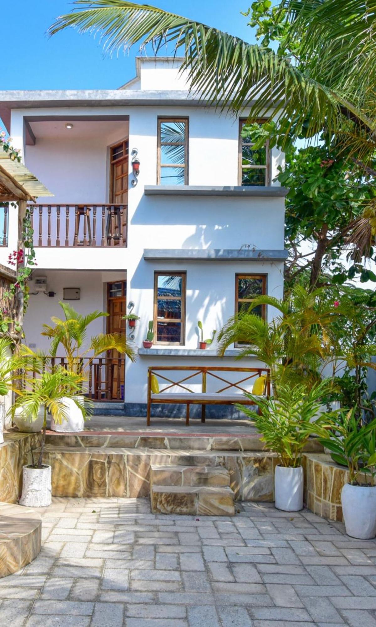 Barabara House Bed & Breakfast จัมเบียนี ภายนอก รูปภาพ