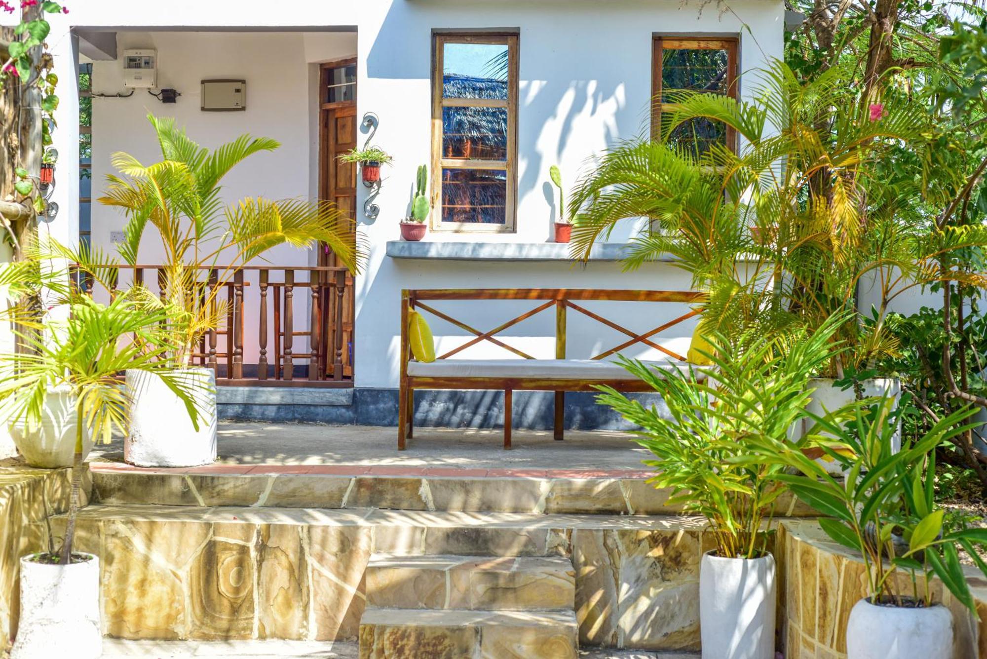 Barabara House Bed & Breakfast จัมเบียนี ภายนอก รูปภาพ