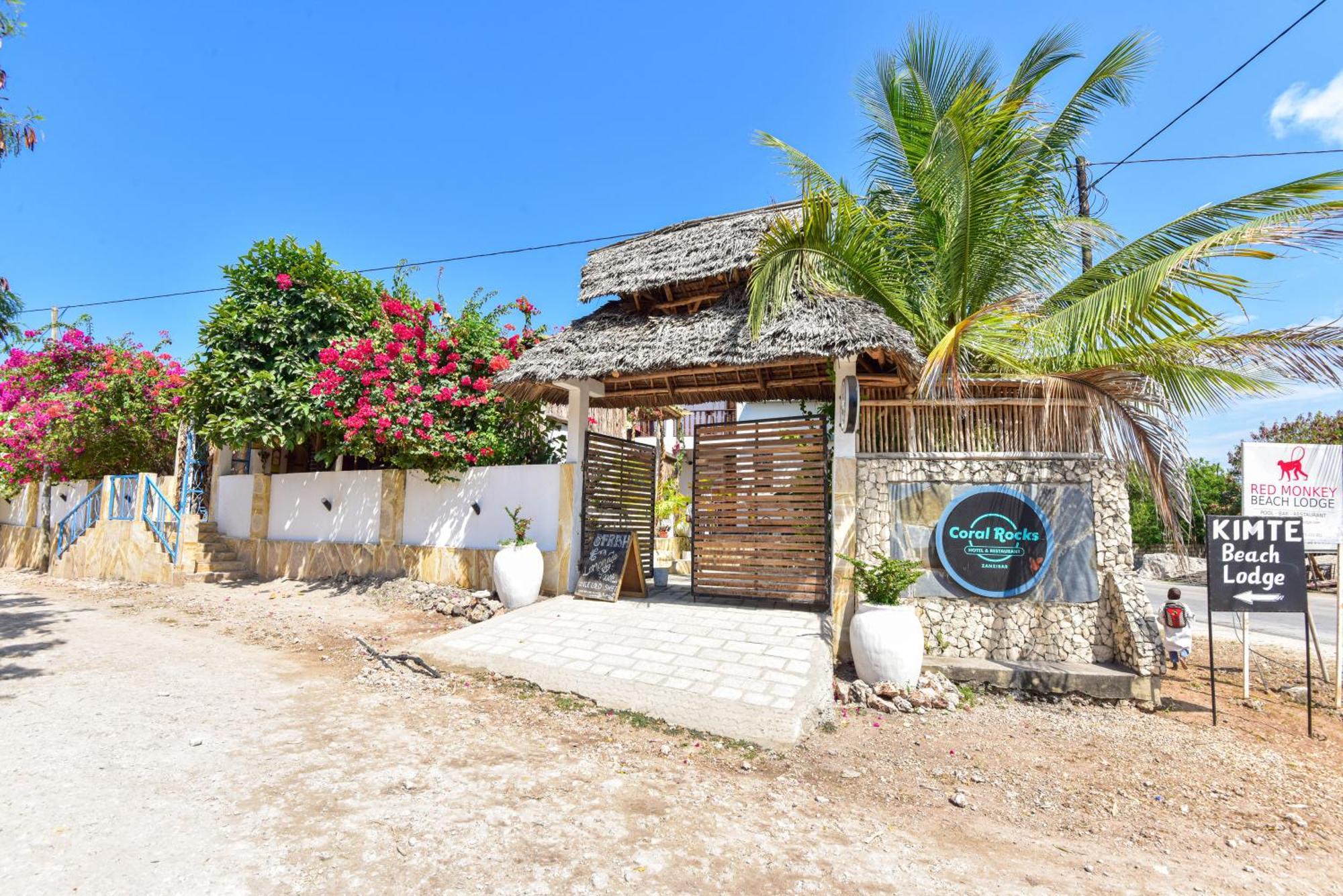 Barabara House Bed & Breakfast จัมเบียนี ภายนอก รูปภาพ