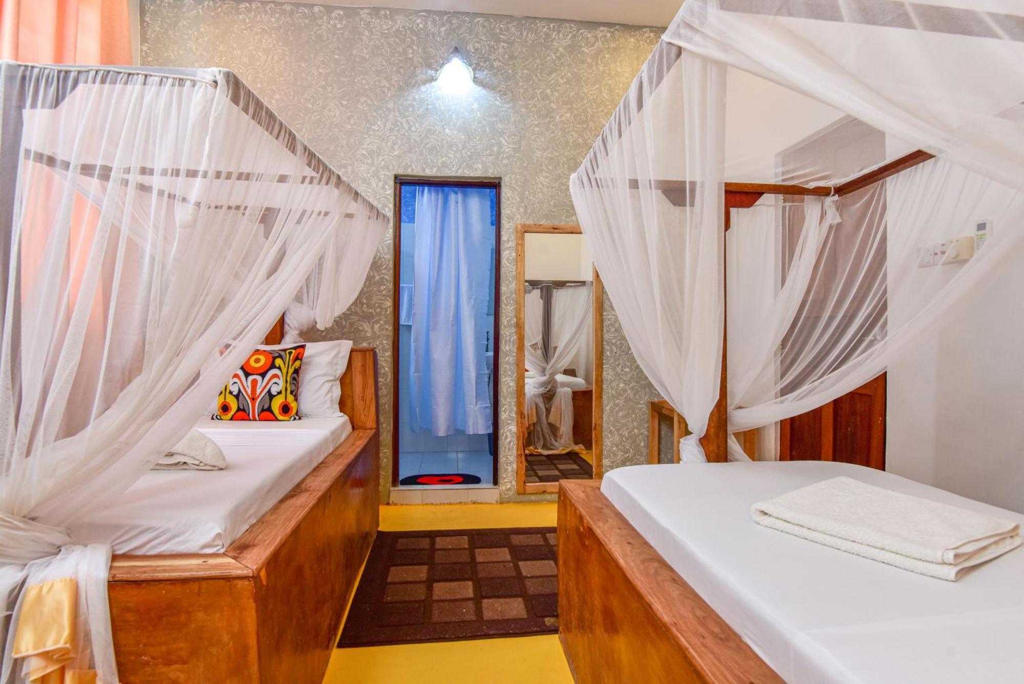 Barabara House Bed & Breakfast จัมเบียนี ภายนอก รูปภาพ