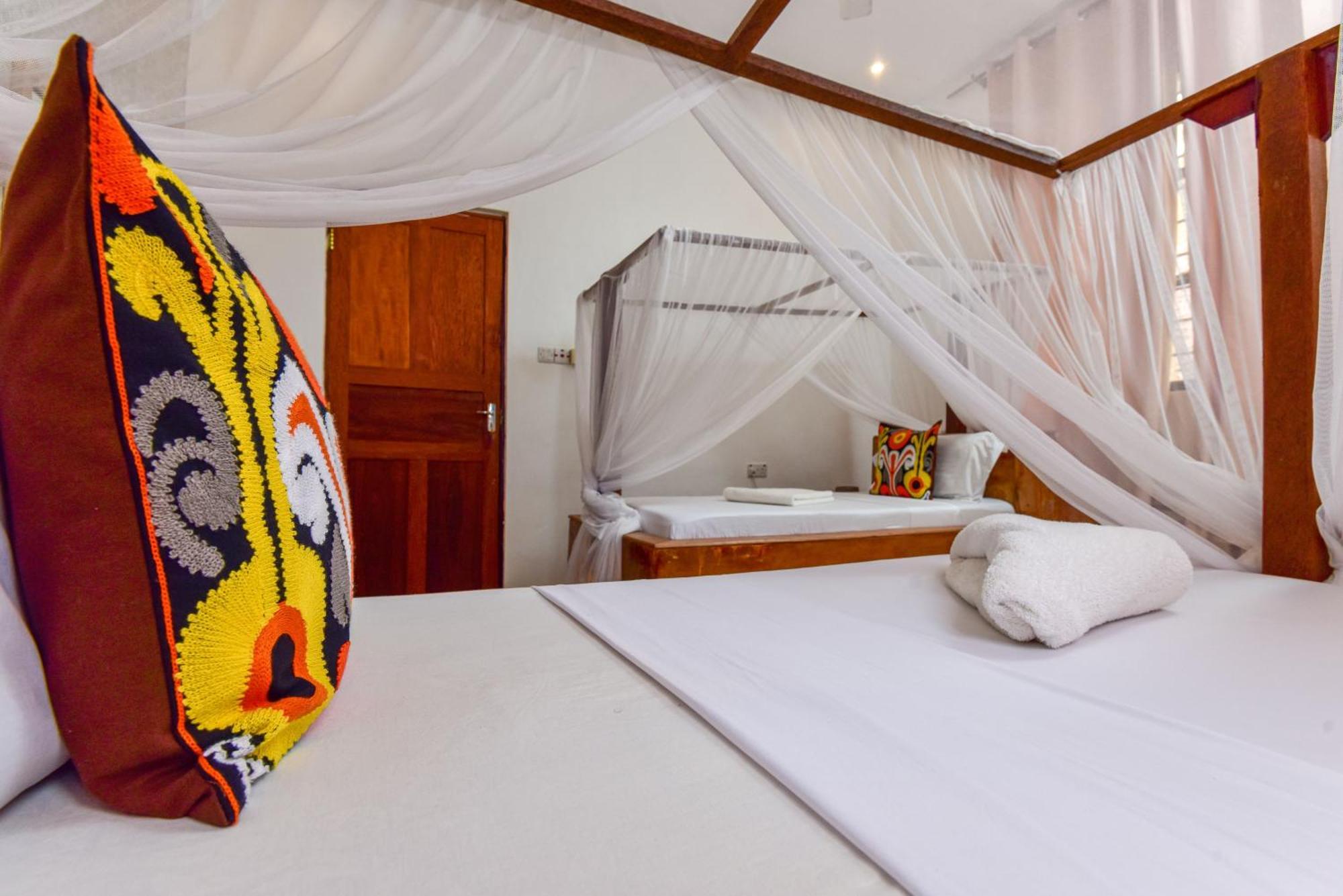 Barabara House Bed & Breakfast จัมเบียนี ภายนอก รูปภาพ