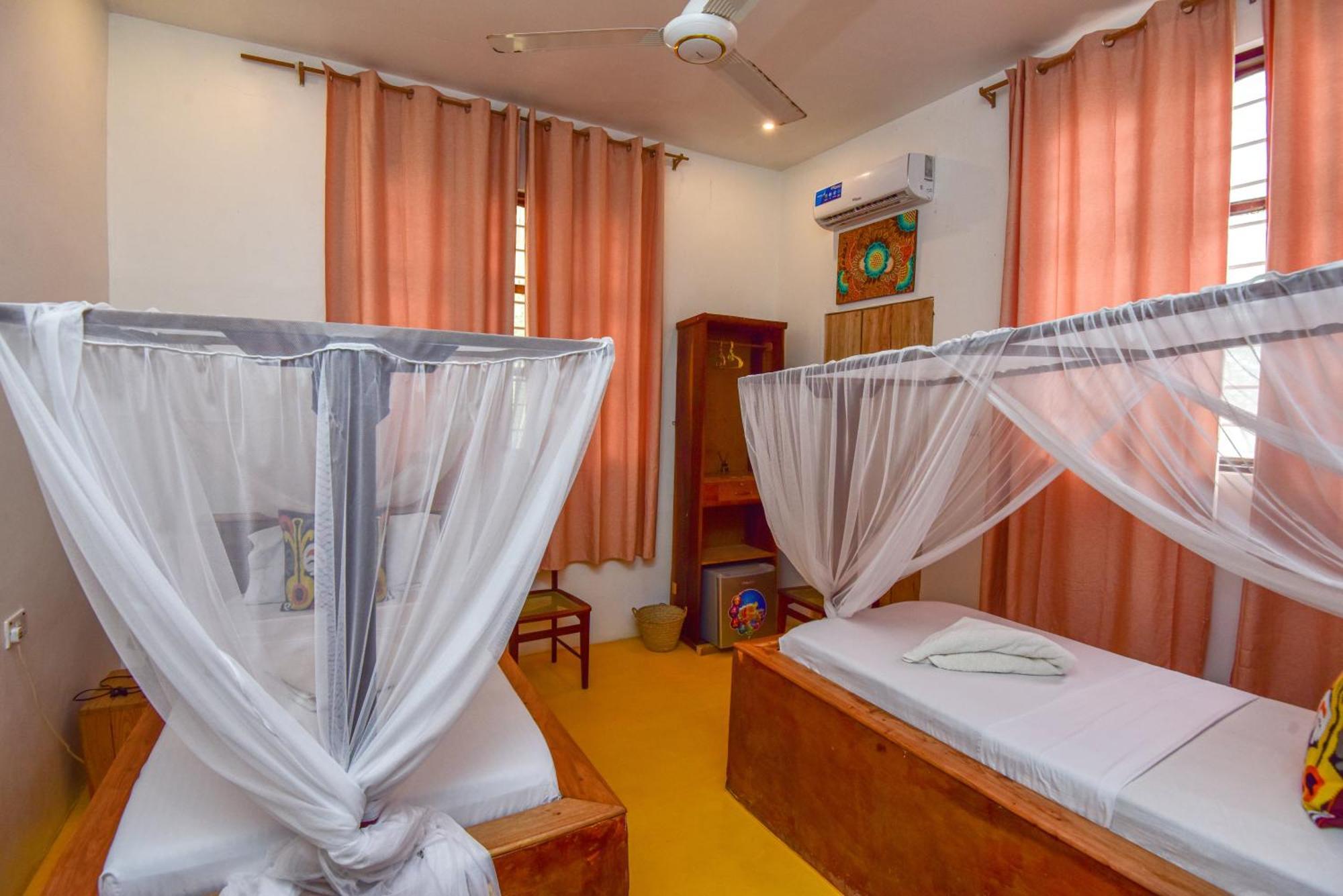 Barabara House Bed & Breakfast จัมเบียนี ภายนอก รูปภาพ