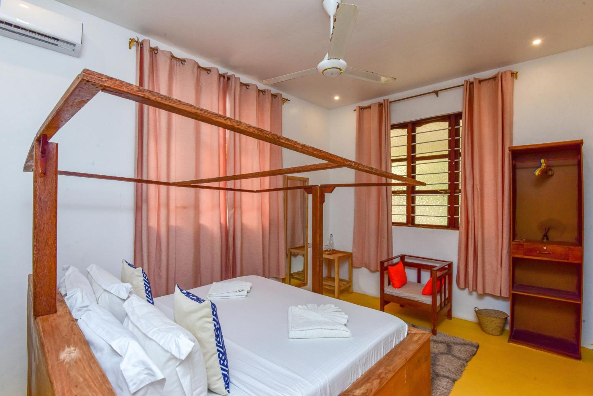 Barabara House Bed & Breakfast จัมเบียนี ภายนอก รูปภาพ