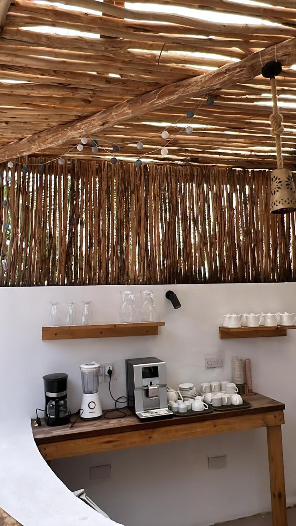 Barabara House Bed & Breakfast จัมเบียนี ภายนอก รูปภาพ